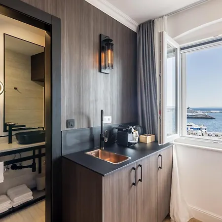 Exclusive Seafront Luxury With Amazing View Σπλιτ